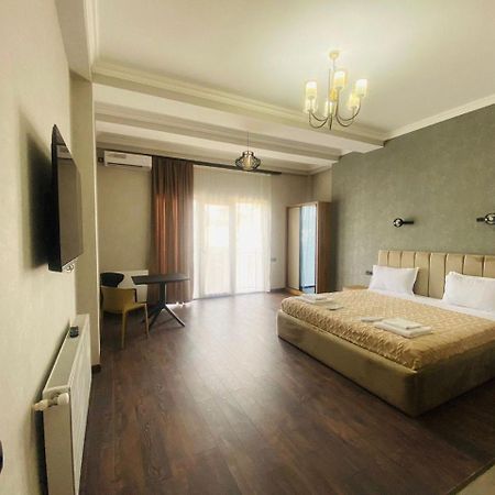 Hotel Garden Tbilisi ภายนอก รูปภาพ