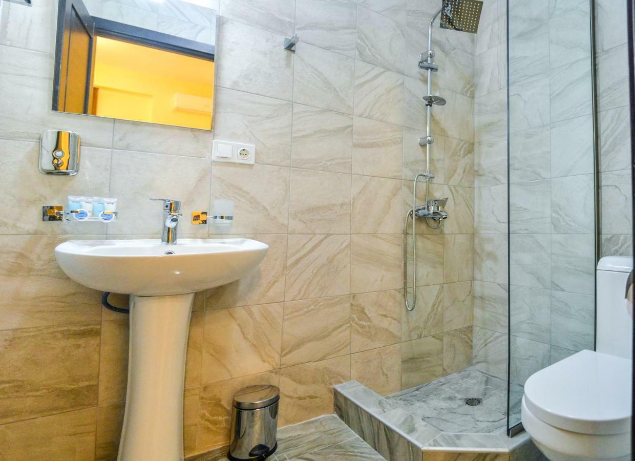 Hotel Garden Tbilisi ภายนอก รูปภาพ