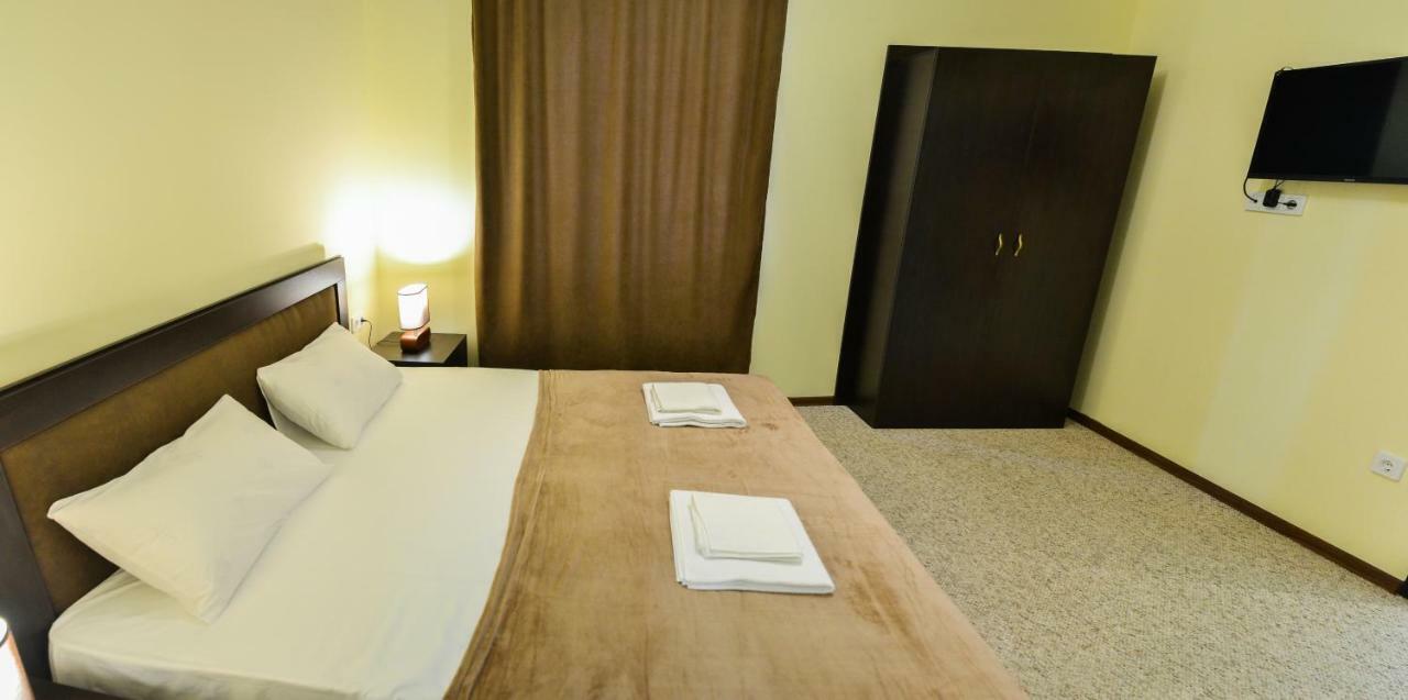 Hotel Garden Tbilisi ภายนอก รูปภาพ